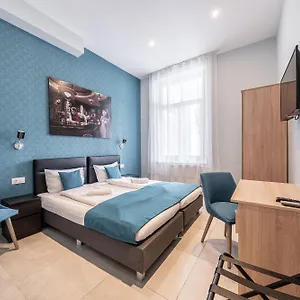 https://full-moon-design-hostel-budapest.inbudapesthotels.com